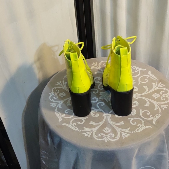 Qupid yellow patent leather lace up boot - Picture 3 of 8